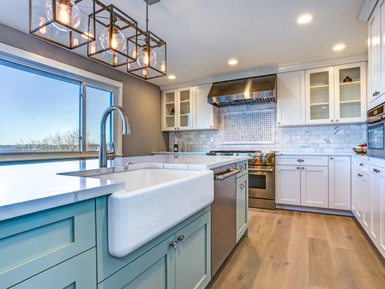 2023 kitchen sink trends, farmhouse sink